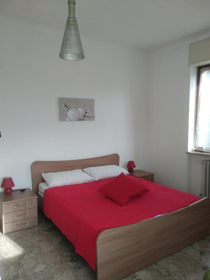 Casa Nebieu In Edificio Indipendente Nel Centro Di Monforte Monforte dʼAlba Zewnętrze zdjęcie